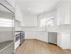 Building Photo - 445 Ramapo Valley Rd