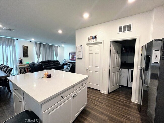 Building Photo - 27961 Via Cholula