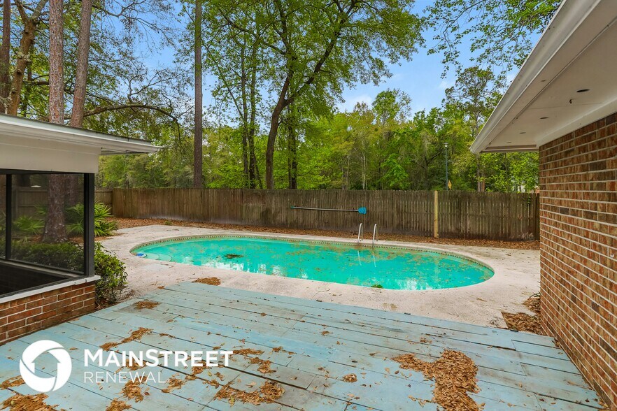 Building Photo - 450 Segovia Dr