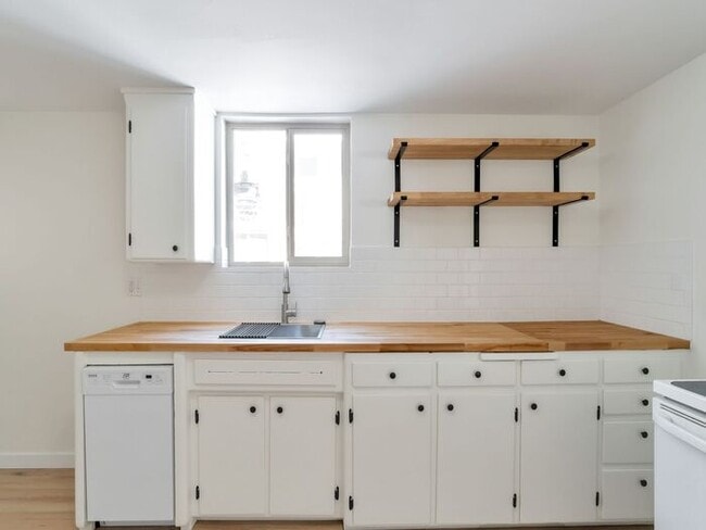 Building Photo - 2BR/1BA Garden-Level • Extra Storage • Near Wash Park