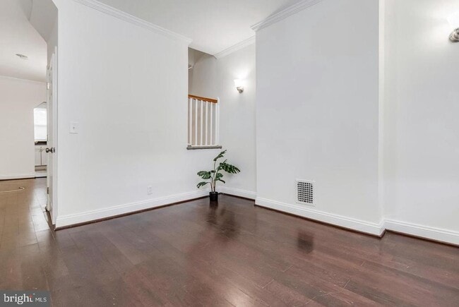 Primary Photo - 218 N Glover St