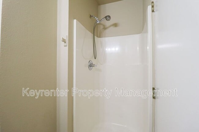 Building Photo - 512 S 55th W Ave