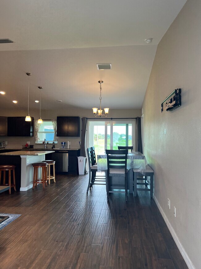 Building Photo - 1206 Venus Loop