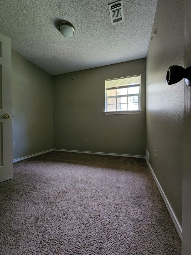 Building Photo - Recently remodeled 3 bedroom, 2 bath brick home