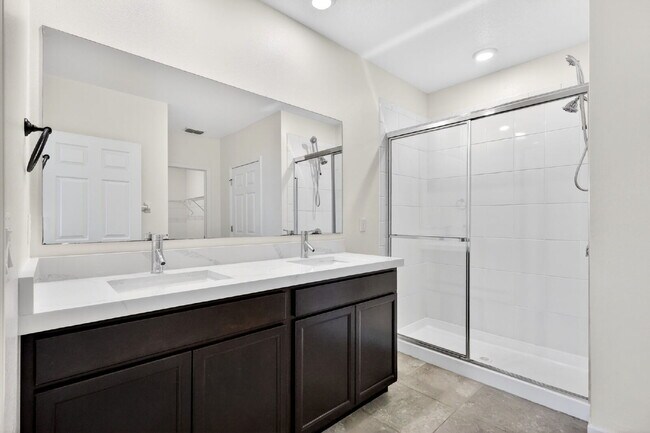 Building Photo - Renovated 4 Beds 2 Baths Single Family on Over a QTR Acre lot | Huge Yard