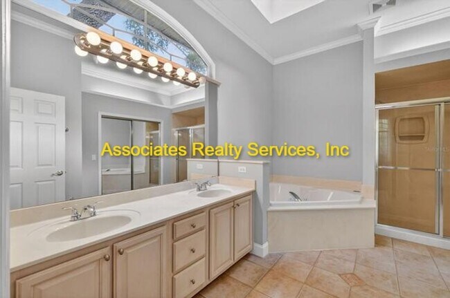 Building Photo - Move in Ready- Haile Plantation Chickasaw Way!