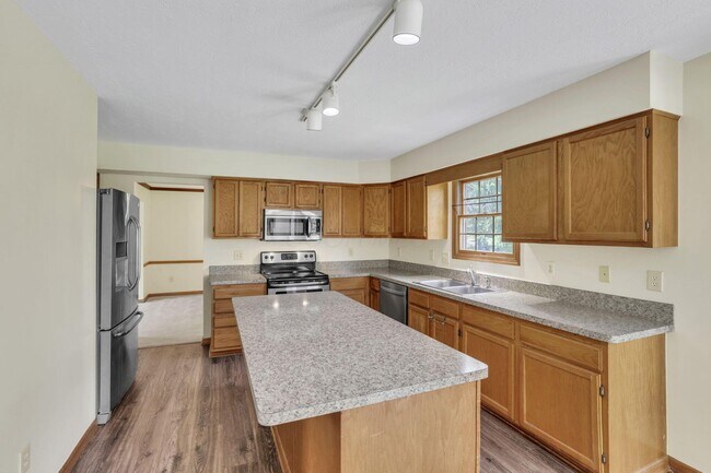 Building Photo - 7641 Finbarr Ct