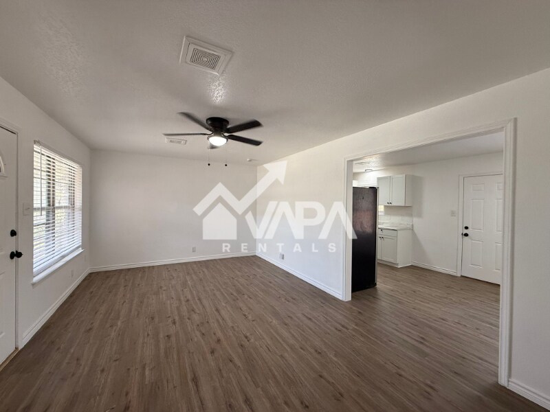 Building Photo - 4907 Stoneleigh Dr