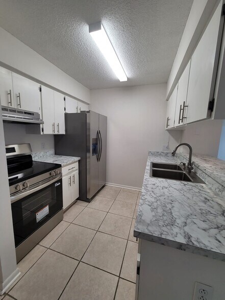 Building Photo - 6141 Oak Cluster Cir