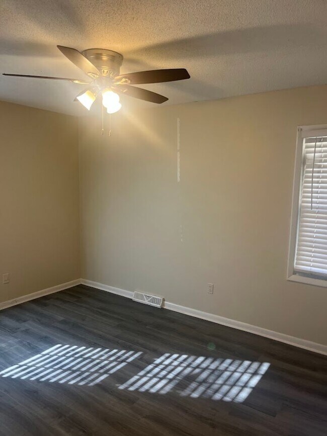 Building Photo - Available now. Freshly-painted 4 BR/1.5 BA Home on Big Lot in the Heart of James Island!