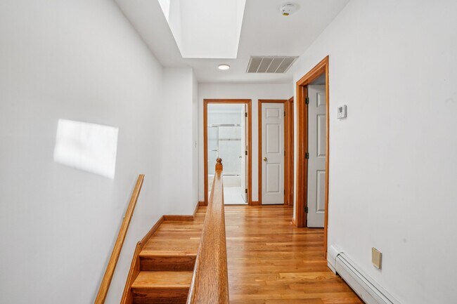 Building Photo - 2402 Hammett Ave