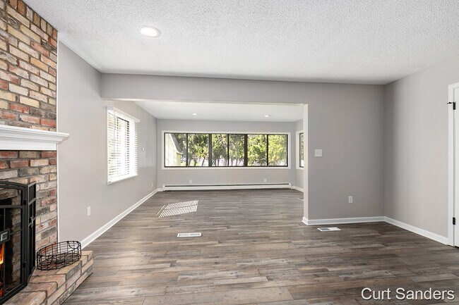 Building Photo - 2513 Longmeadow St NW