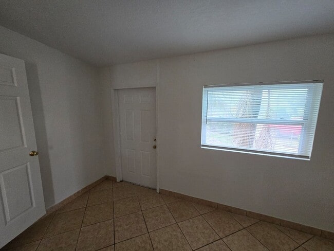 Building Photo - Charming corner lot home in Palm Beach County - 2 Bedroom 1 Bathroom