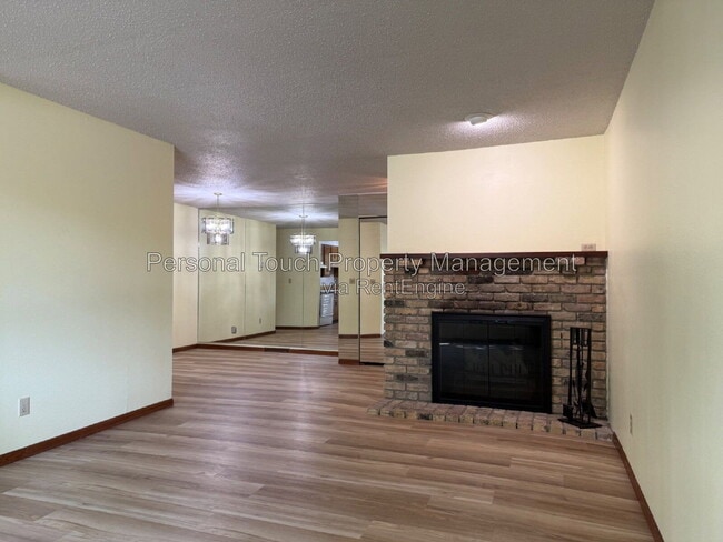 Building Photo - 3237 17th Ave S