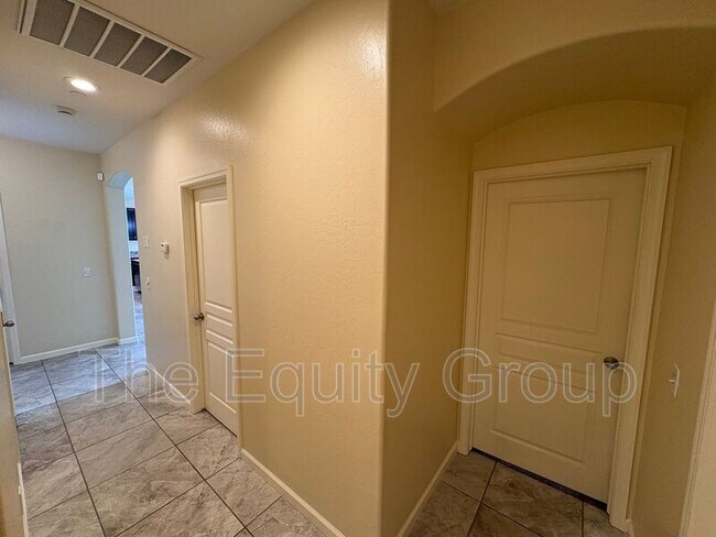 Building Photo - 625 E Monte Verde Ave