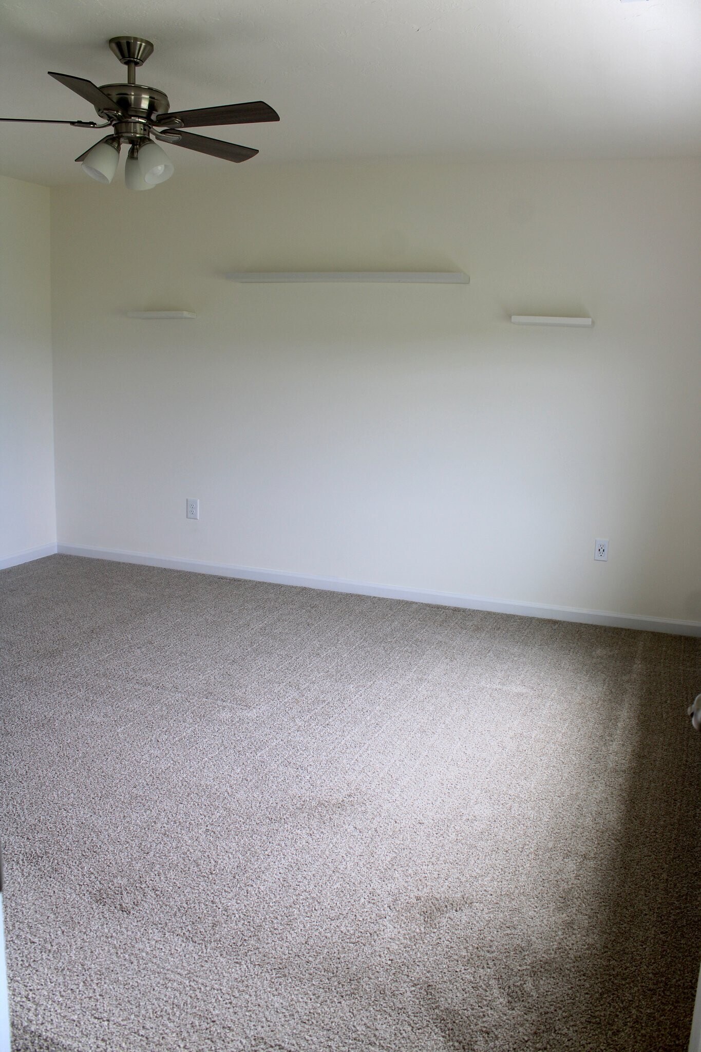 Building Photo - 3764 Castle Dr