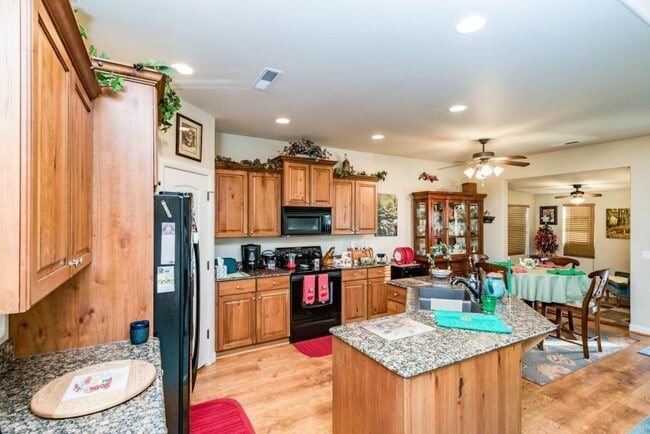 Building Photo - 3 Bedroom Home In South Pointe Subdivision...