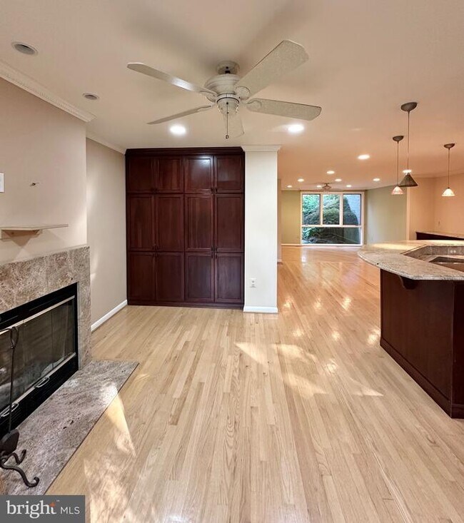 Building Photo - 2021 Lakebreeze Way