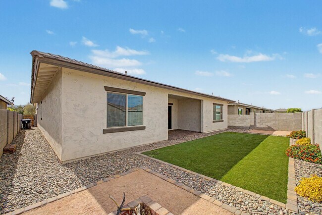 Building Photo - 13103 N 174th Dr