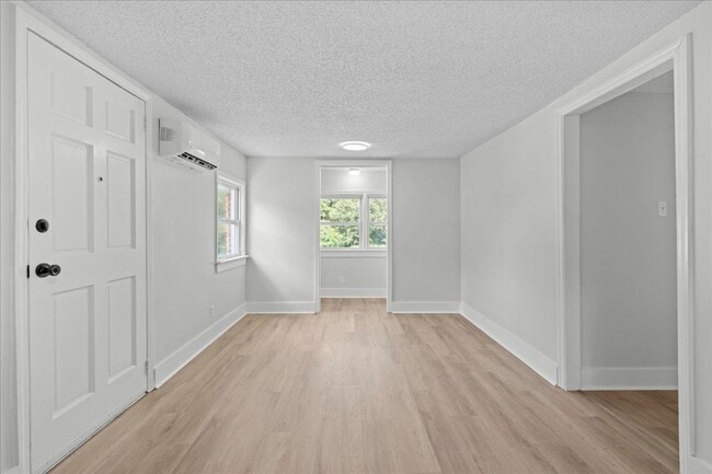 Building Photo - 61 Carver St