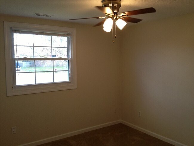 Building Photo - 4 Bedroom Single Family Home in Hampton