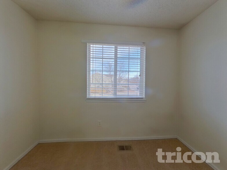 Building Photo - 5504 Vermillion Bluffs Dr