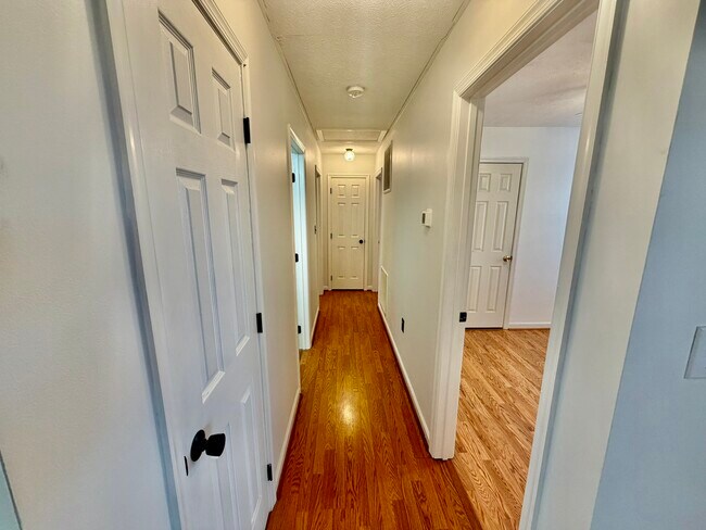 Building Photo - 60 Jetta Cir