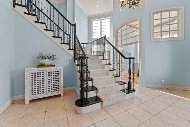 Building Photo - 12932 Sunset Bluff Ct