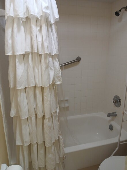 Building Photo - 9380 Lennex Ln