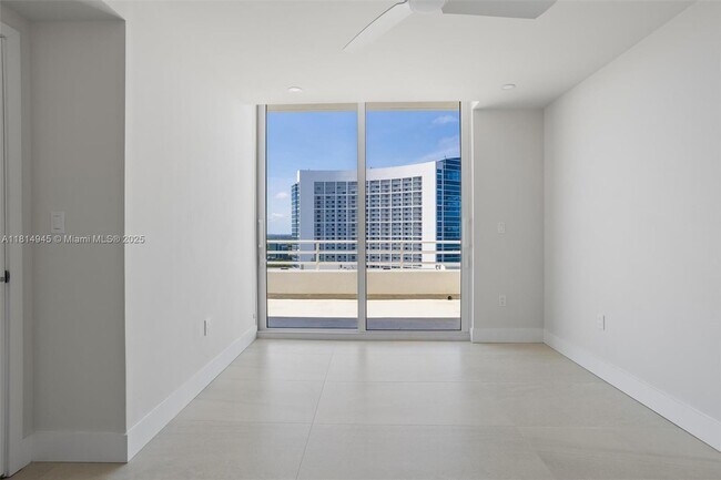 Building Photo - 555 NE 34th St