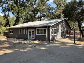 Building Photo - Fully remodeled home on acreage on N Shing...