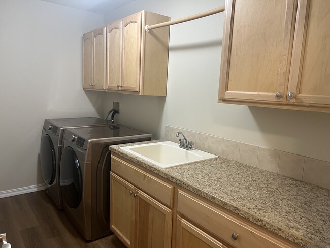 Building Photo - 301 Brant Ln