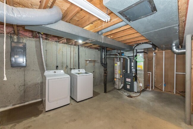 Building Photo - 2285 Hill House Rd