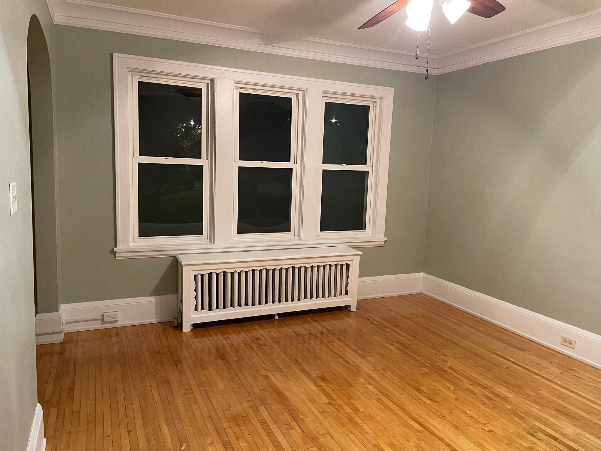 Building Photo - 320 E 5th St