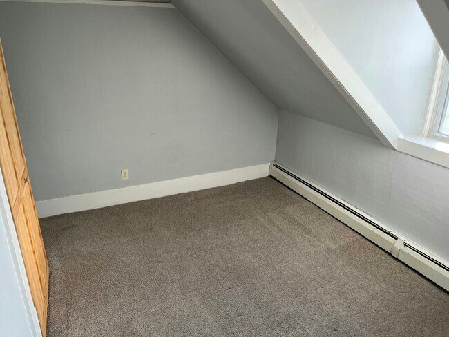 Building Photo - 18 Roundy St