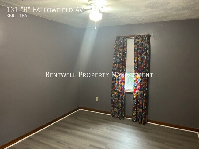 Building Photo - 131 Fallowfield Ave