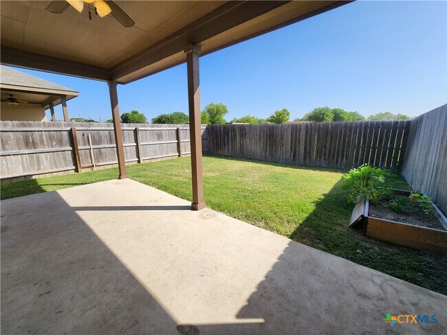 Building Photo - 2567 Pahmeyer Rd