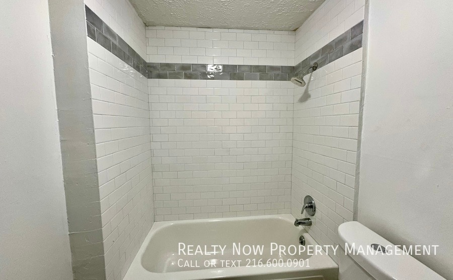 Building Photo - 2201 Oakdale Rd