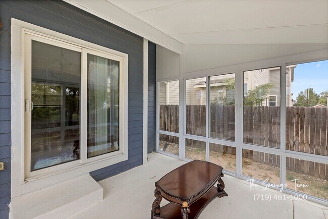 Building Photo - CHARMING, RECENTLY REMODELED 3BD HOME w/ E...