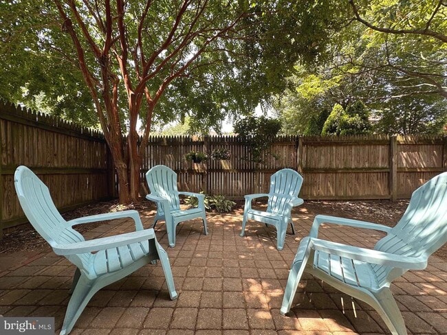 Building Photo - 411 Hampton Ct