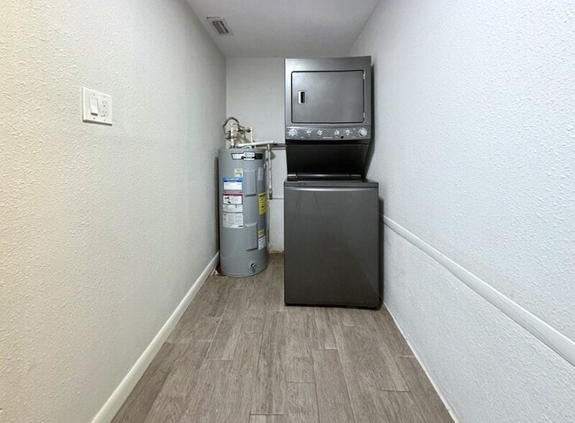 Building Photo - 2928 W Elrod Ave