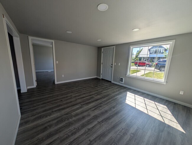 Building Photo - Remodeled 2 Bedroom Home – Water & Sewer Included