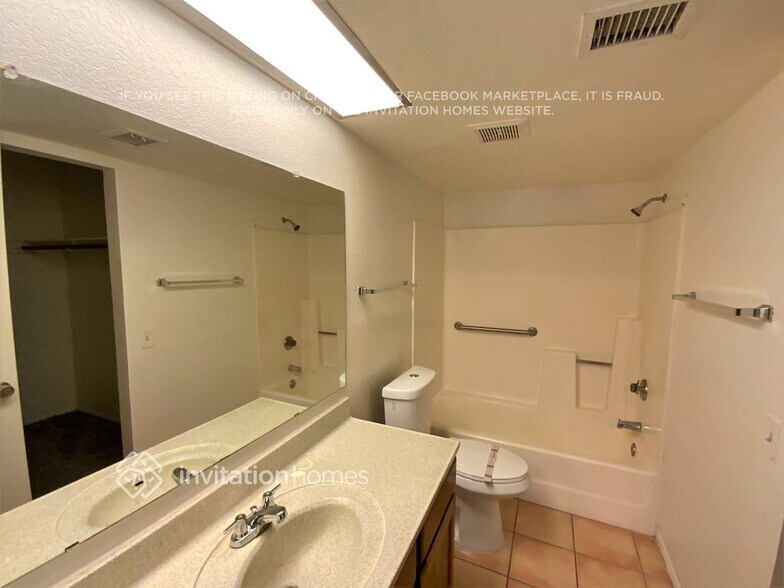 Building Photo - 6946 W Nicolet Ave