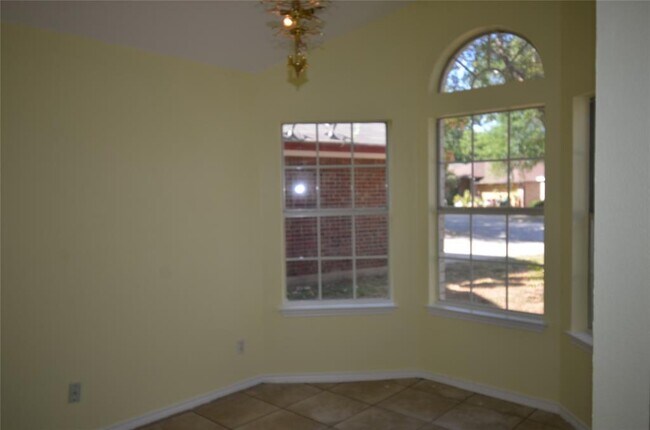 Building Photo - 4729 Castleman Dr