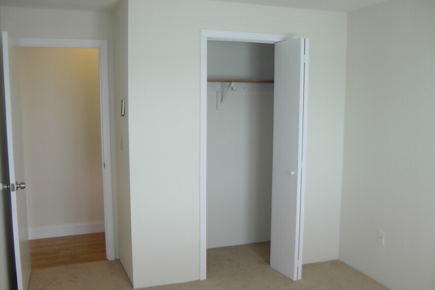 2ndBed Closet - 7 Wildwood St
