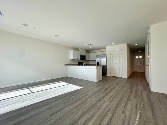 Building Photo - Centennial LIKE-NEW beautiful 3-bedroom, 2.5-bath townhome is a must-see!