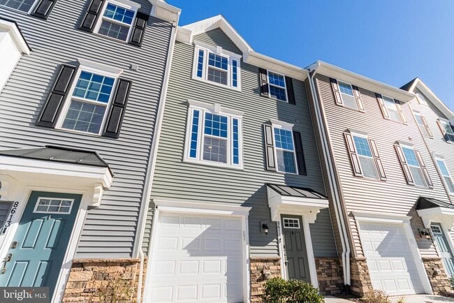 Building Photo - 8611 Upton Ln