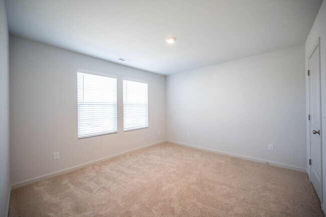 Building Photo - 321 Suhani Ln