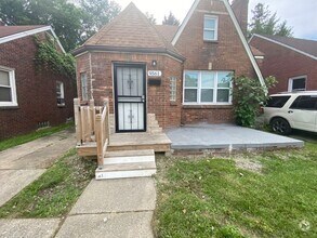 Building Photo - Renovated 4-Bedroom Home – We Welcome Sect...