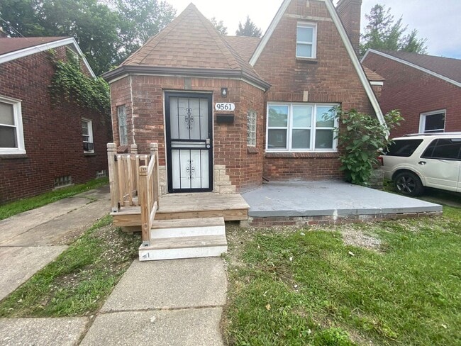 Primary Photo - Renovated 4-Bedroom Home – We Welcome Sect...